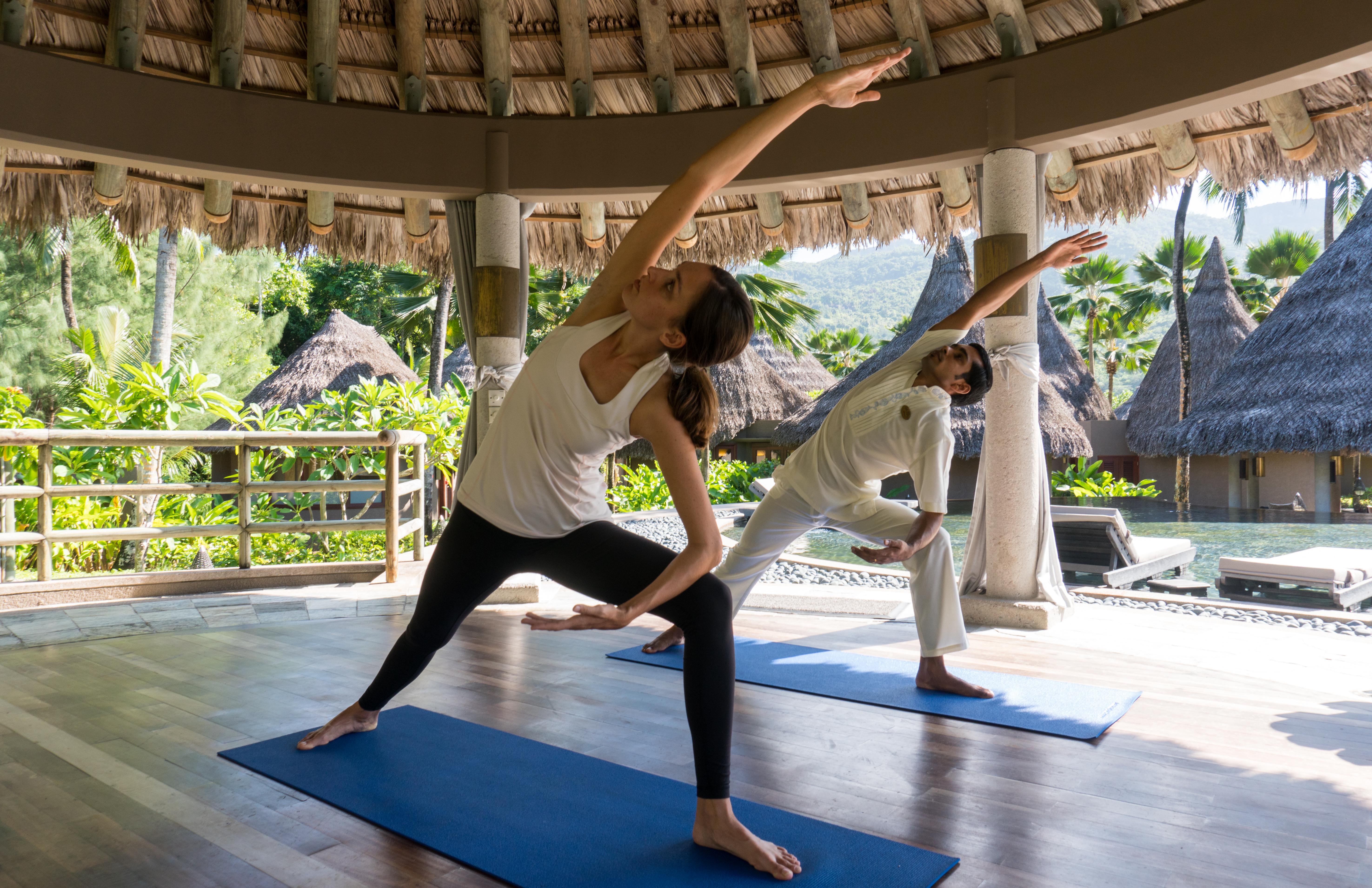فندق كونستانس إيفيليا بوغْ غْلو المظهر الخارجي الصورة A yoga class at the Four Seasons Resort