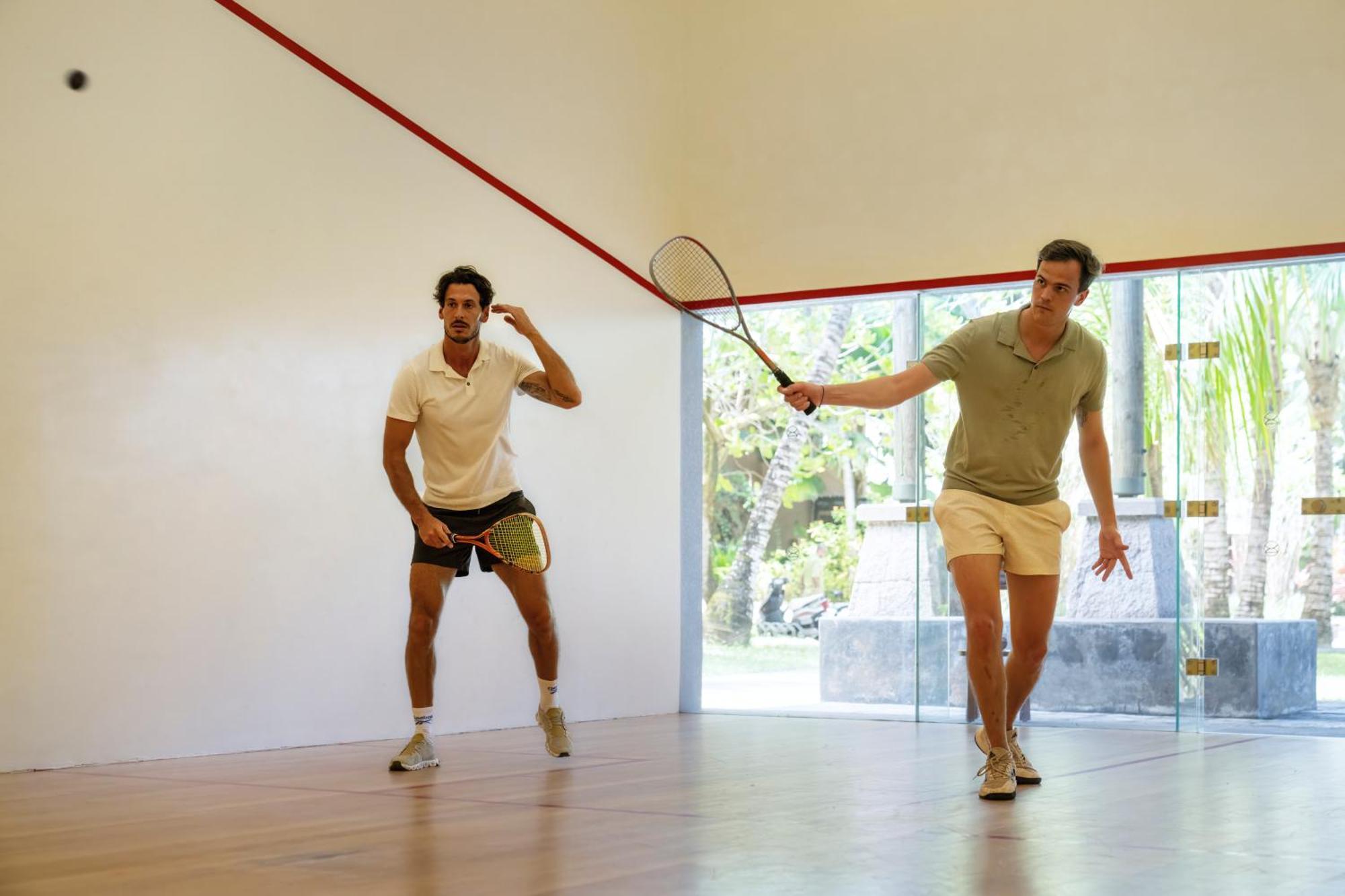 فندق كونستانس إيفيليا بوغْ غْلو المظهر الخارجي الصورة Squash players in action